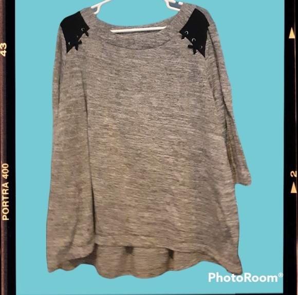 PerSeption Women Tops - Grey and Black three quarter length top